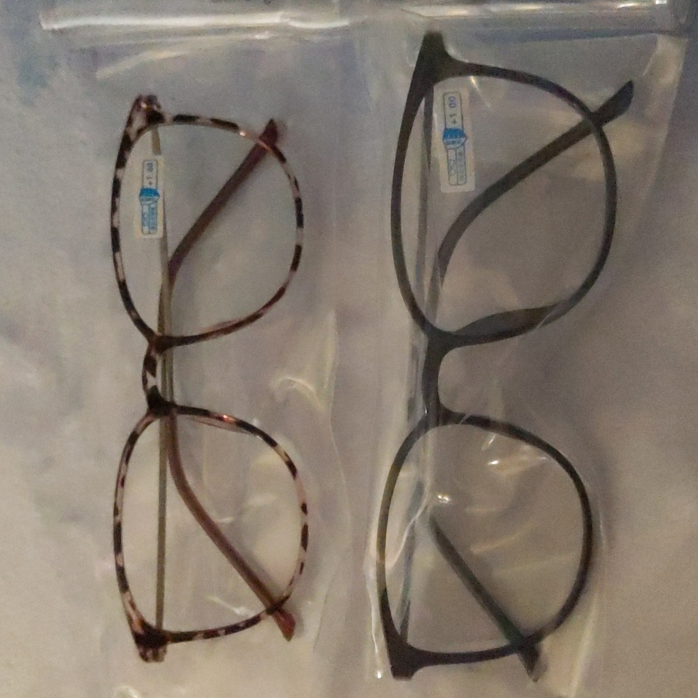 2 Blue light magnifying glasses